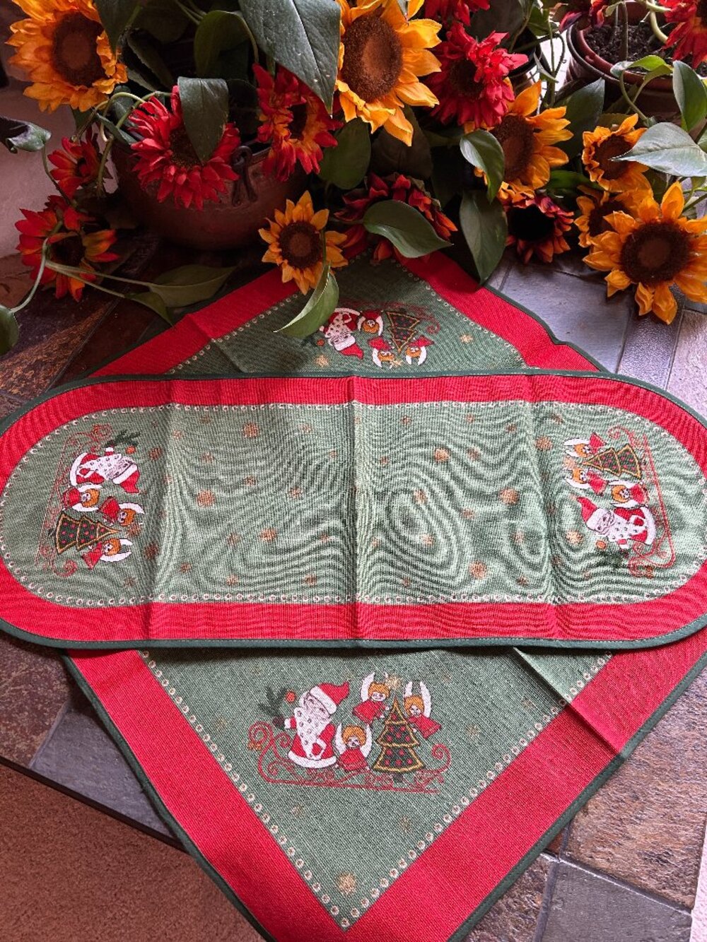 Vintage Austrian Christmas/Weihnacht Table Linens - Picture 16 of 16
